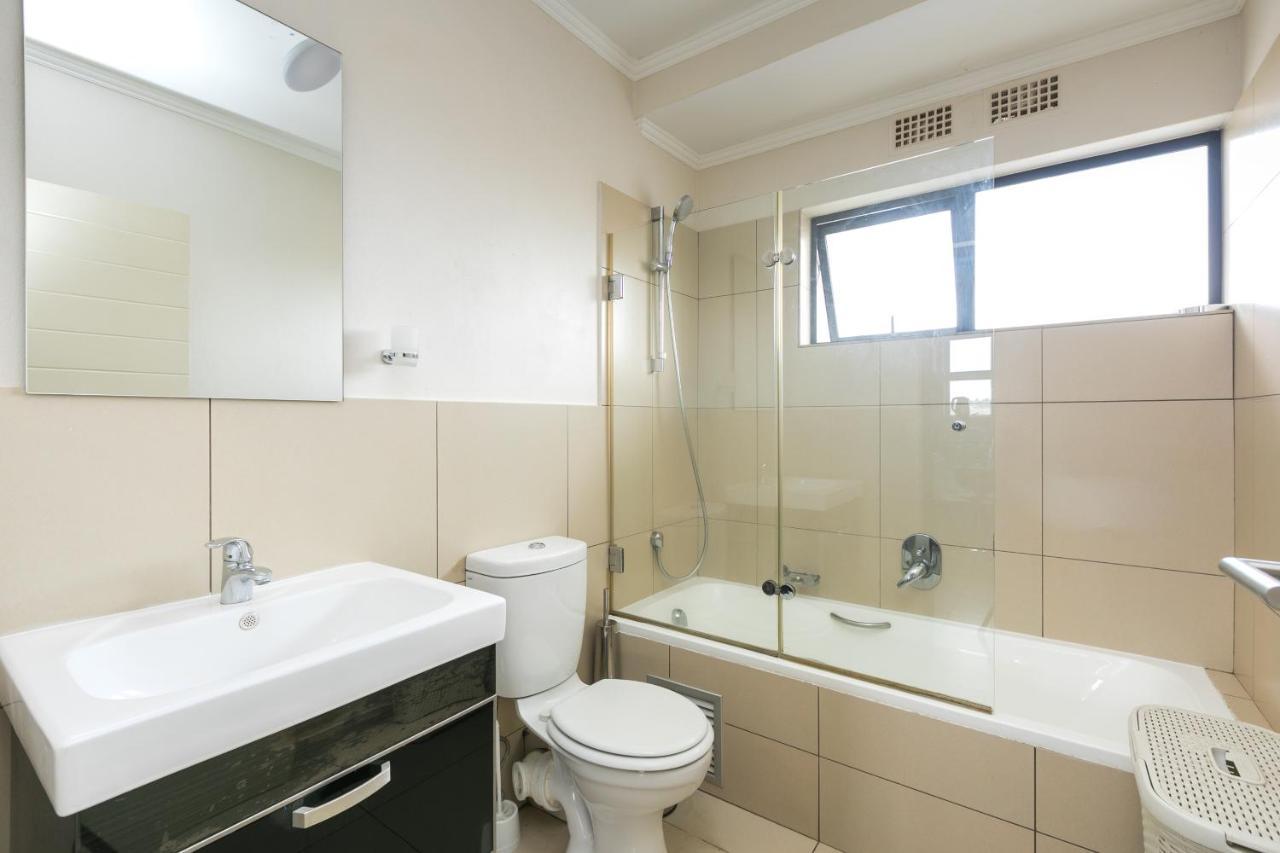 Modern Apartment In A Secure Golf Estate.Wifi 鲁德普特 外观 照片